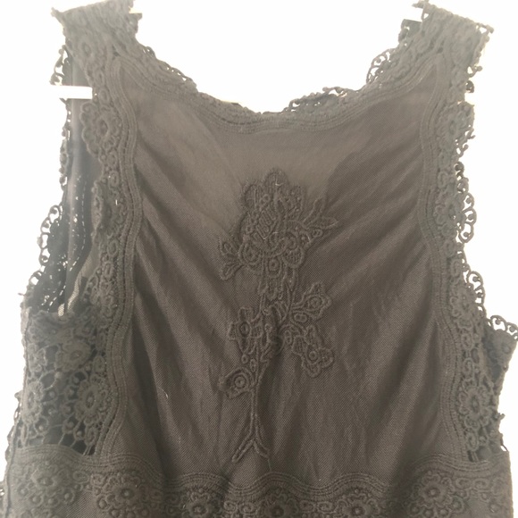 Delicate lace dress - Picture 4 of 5